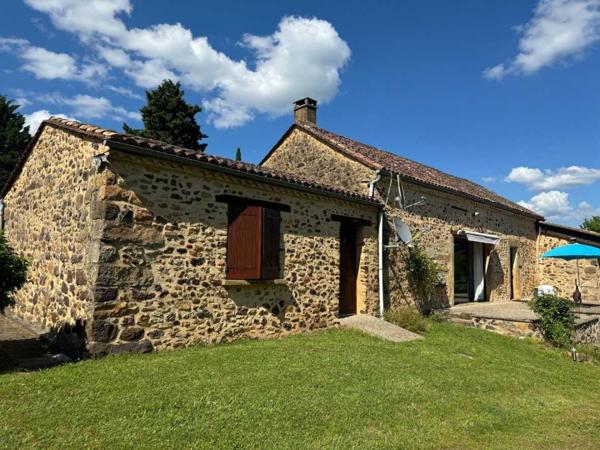 Gîtes chambres d'hôtes - Belves Propriété de charme avec 6 gîtes au coeur du Périgord : un havre de paix aux multiples opportunités.