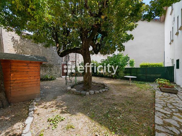 Maison
         6 pièces
        - 145 m² Bien prestige 465 000 € *