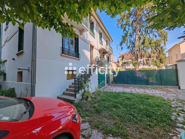 Maison
         6 pièces
        - 145 m² Bien prestige 465 000 € *