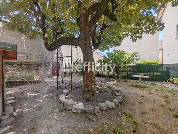 Maison
         6 pièces
        - 145 m² Bien prestige 465 000 € *