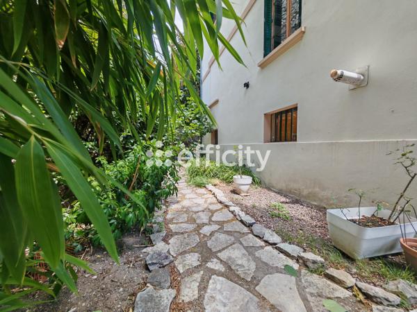 Maison
         6 pièces
        - 145 m² Bien prestige 465 000 € *