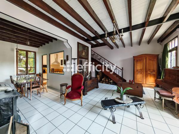 Maison
         6 pièces
        - 145 m² Bien prestige 465 000 € *
