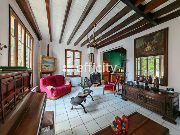 Maison
         6 pièces
        - 145 m² Bien prestige 465 000 € *