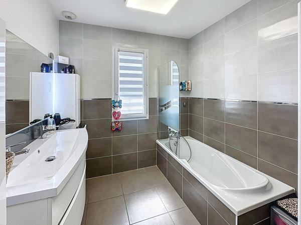 Maison individuelle 4 chambres, secteur recherché