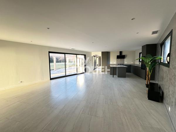 Maison moderne à vendre à Lesparre Médoc - 5 pièces, 3 chambres, terrain de 2000 m² !