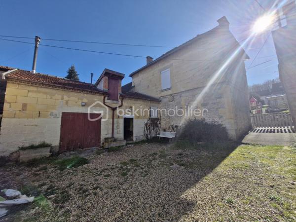 Si vous aimez le cachet, les pierres, le calme, l'histoire et que vous êtes sensible à l'âme des maisons, vous êtes sur la bonne annonce !

Amateurs de rénovation en quête de potentiel, cette maison de village à 20min au nord de REIMS saura vous surprendre et vous séduire par ses possibilités.

Elle se compose au rdc : d'une entrée, d'une salle à manger, d'un séjour, d'un espace cuisine et d'une grande arrière-cuisine avec wc. Retrouvez le cachet des cheminées et des carreaux de ciment.

Au 1er étage, vous trouverez 3 chambres, dont une avec son cabinet de toilette. Et au 2ème étage, un magnifique grenier à aménager avec une belle charpente apparente et un parquet au charme d'antan.

Une remise attenante et accessible depuis l'arrière-cuisine, une grande cave voutée et un extérieur complètent cette maison. De quoi profiter d'une terrasse ou d'une cour à aménager. Encore un espace à optimiser et à repenser pour révéler le plein potentiel de ce bien.

Cette maison se situe dans un charmant village avec crèche et école; à 5 min de toutes commodités, médecins et commerces dans le bourg voisin.