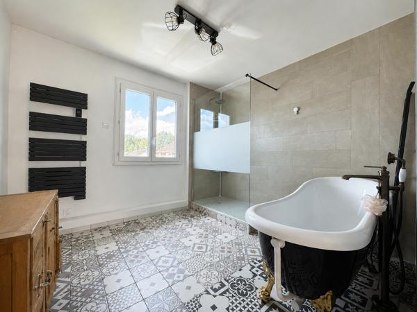 Maison
         5 pièces
        - 127 m² 276 000 € *
