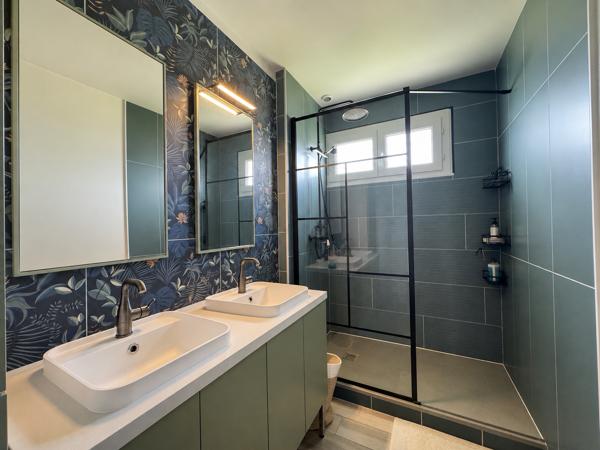 Maison
         5 pièces
        - 127 m² 276 000 € *