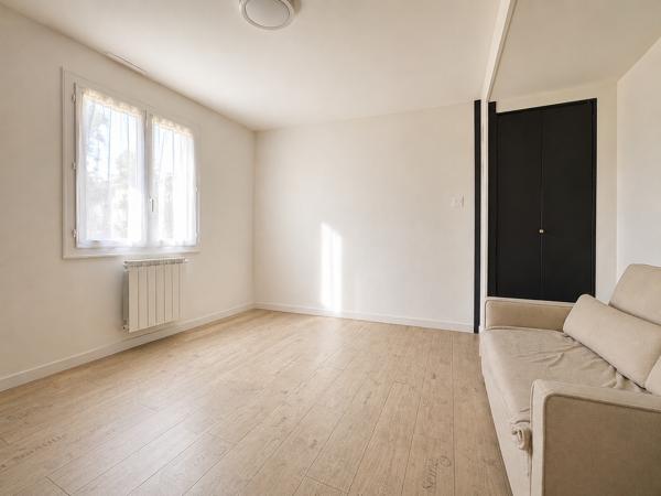 Maison
         5 pièces
        - 127 m² 276 000 € *