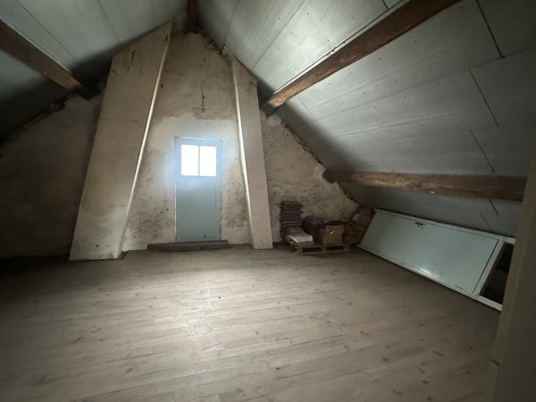 Maison
         4 pièces
        - 89 m²