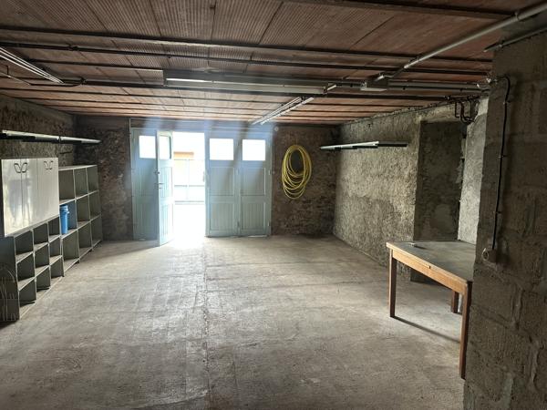 Maison
         4 pièces
        - 89 m²