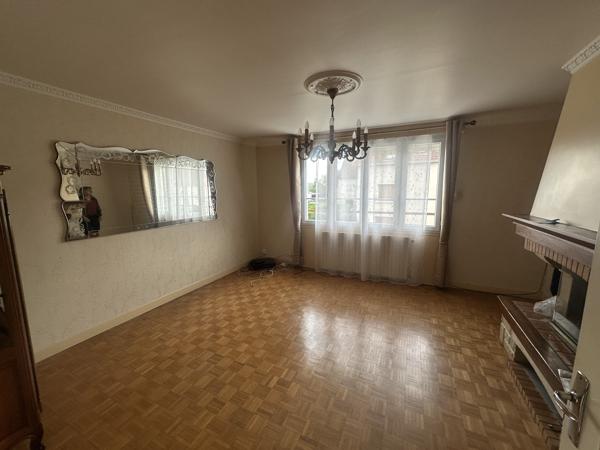 Maison
         4 pièces
        - 89 m²