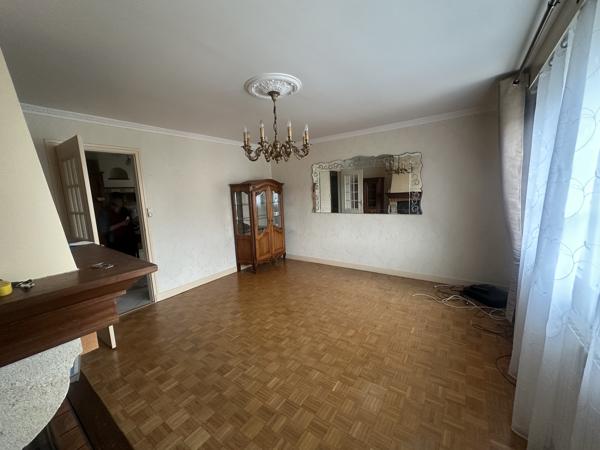 Maison
         4 pièces
        - 89 m²