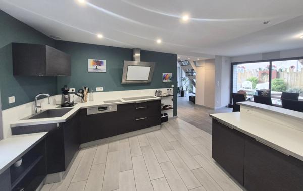 Maison familiale avec grand garage et jaccuzi - 176m2 à SAINT BERTHEVIN (53)