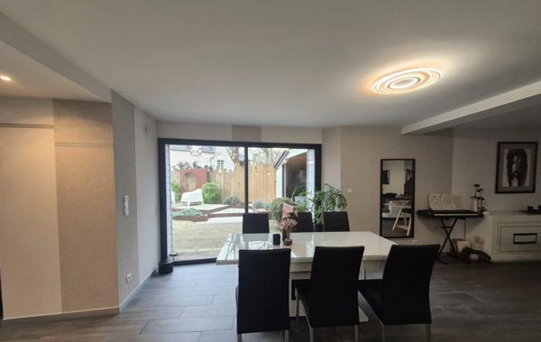 Maison familiale avec grand garage et jaccuzi - 176m2 à SAINT BERTHEVIN (53)