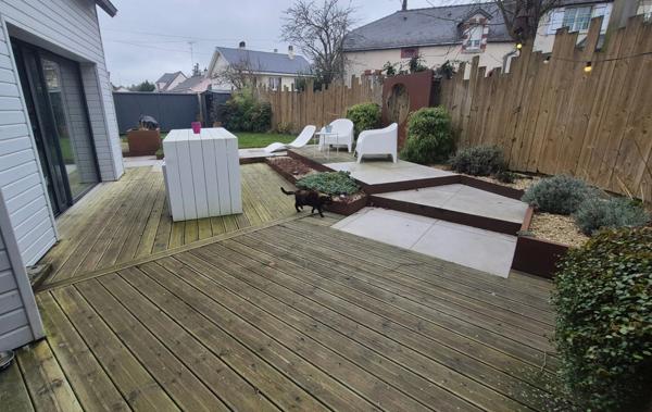 Maison familiale avec grand garage et jaccuzi - 176m2 à SAINT BERTHEVIN (53)