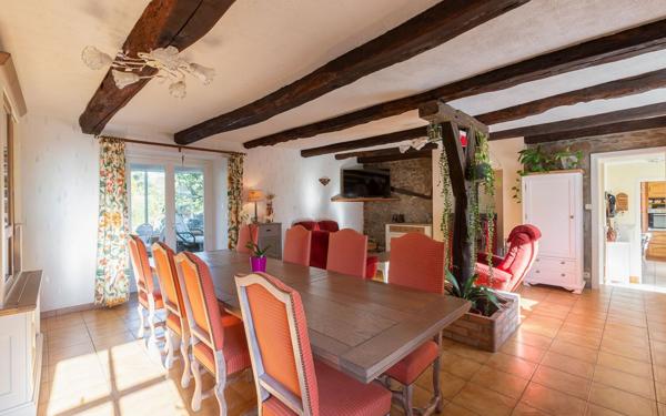 Maison à vendre    7 pièces • 196 m2 Plédran