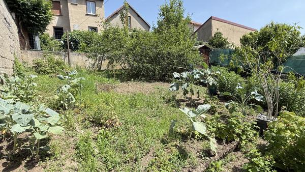 Vichy (03200) Quartier des Graves et des Romains, maison des années 30 en très bon état avec jardin et garage