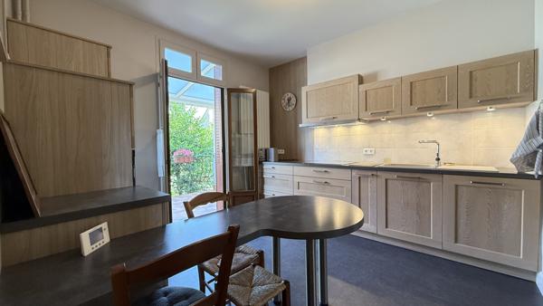 Vichy (03200) Quartier des Graves et des Romains, maison des années 30 en très bon état avec jardin et garage