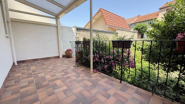 Vichy (03200) Quartier des Graves et des Romains, maison des années 30 en très bon état avec jardin et garage