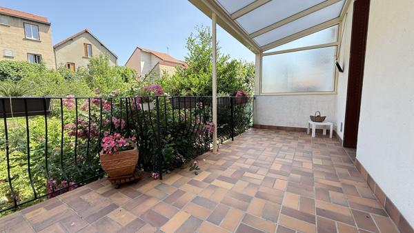 Vichy (03200) Quartier des Graves et des Romains, maison des années 30 en très bon état avec jardin et garage