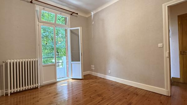 Vichy (03200) Quartier des Graves et des Romains, maison des années 30 en très bon état avec jardin et garage