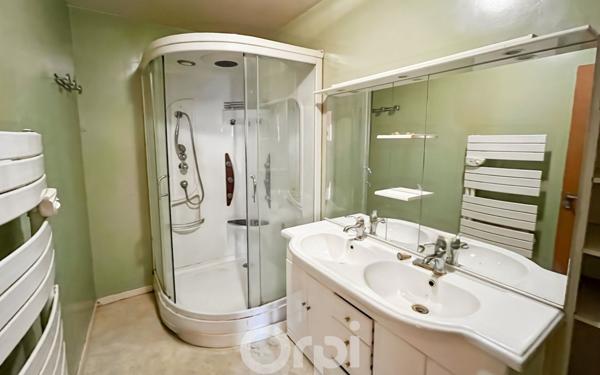 Immeuble à vendre    7 pièces • 360 m2 Ambazac