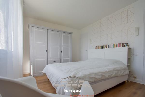 Maison
                                                                                                                                                                                                                                                                                                                        9 pièce(s)                                                                                                                                                                                                          5 chambre(s)                                                                                                                                                                                                          213  m²