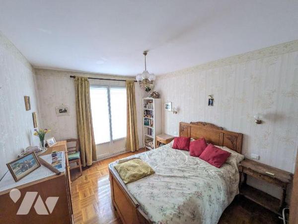 EXCLUSIVITE ET NOUVEAUTE TRENTE CINQ NOTAIRES ! Sur la commune de MONTFORT SUR MEU, nous vous p...