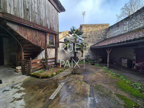 86420 MONTS SUR GUESNES MAISON DE VILLE - 3 CHAMBRES - 100M² avec cour