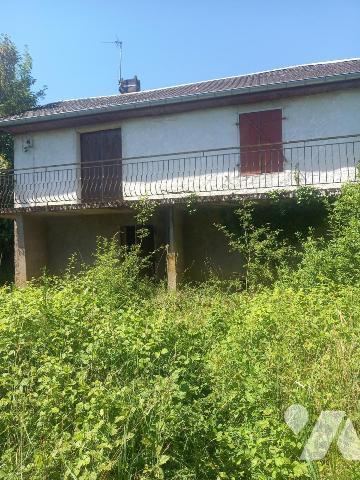 Au bord de l'ognon maison sur sous/sol et 2500m2 de terrain A RENOVER