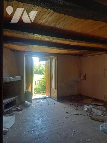 Au bord de l'ognon maison sur sous/sol et 2500m2 de terrain A RENOVER