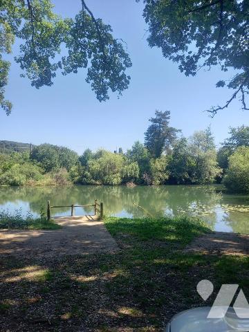 Au bord de l'ognon maison sur sous/sol et 2500m2 de terrain A RENOVER