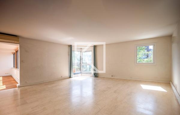 Rue Nantaise - Appartement familial de 156 m2, avec terrasse et parking