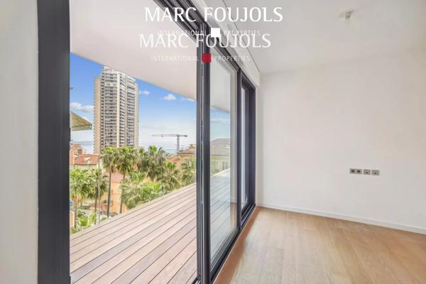 Penthouse à deux pas de Monte-Carlo avec piscine, terrasse, cave et parking, vue mer panoramique