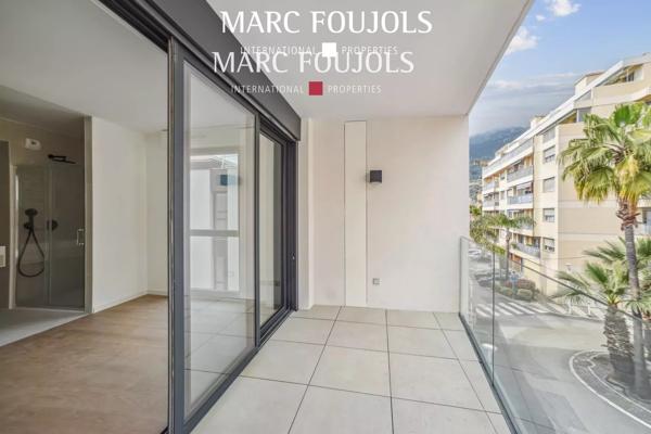 Penthouse à deux pas de Monte-Carlo avec piscine, terrasse, cave et parking, vue mer panoramique