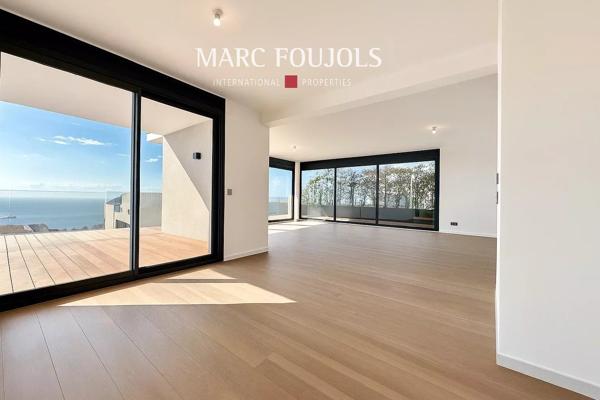 Penthouse à deux pas de Monte-Carlo avec piscine, terrasse, cave et parking, vue mer panoramique