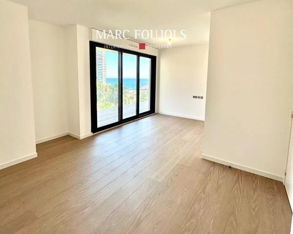 Penthouse à deux pas de Monte-Carlo avec piscine, terrasse, cave et parking, vue mer panoramique