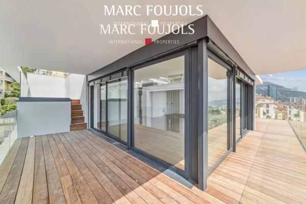 Penthouse à deux pas de Monte-Carlo avec piscine, terrasse, cave et parking, vue mer panoramique