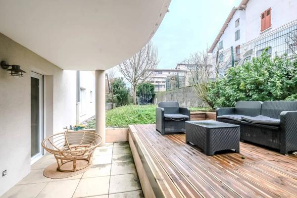 Rare ! T2 en rez-de-jardin avec superbe terrasse en bois et grand extérieur