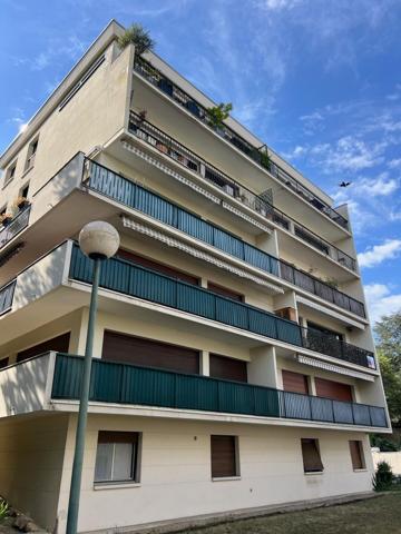 APPARTEMENT FAMILIAL DANS ENVIRONEMENT PRIVILEGIE AU COEUR DE SAINT CLOUD