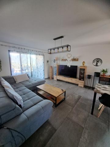 Appartement
         3 pièces
        - 65 m² 365 000 € *