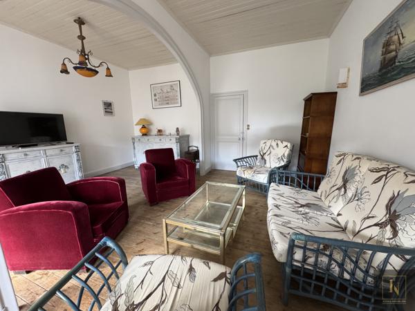 Maison
                                                                                                                                                                                                                                                                                                                        6 pièce(s)                                                                                                                                                                                                          4 chambre(s)                                                                                                                                                                                                          110  m²