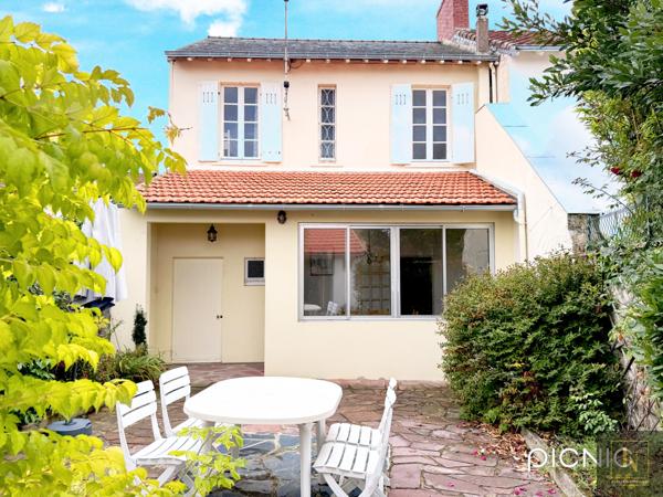 Maison
                                                                                                                                                                                                                                                                                                                        6 pièce(s)                                                                                                                                                                                                          4 chambre(s)                                                                                                                                                                                                          110  m²