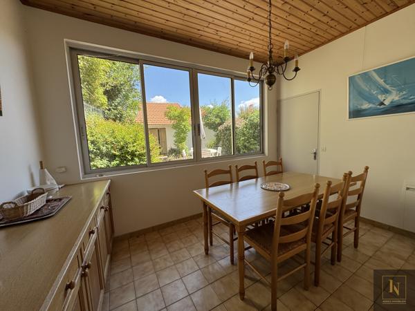 Maison
                                                                                                                                                                                                                                                                                                                        6 pièce(s)                                                                                                                                                                                                          4 chambre(s)                                                                                                                                                                                                          110  m²