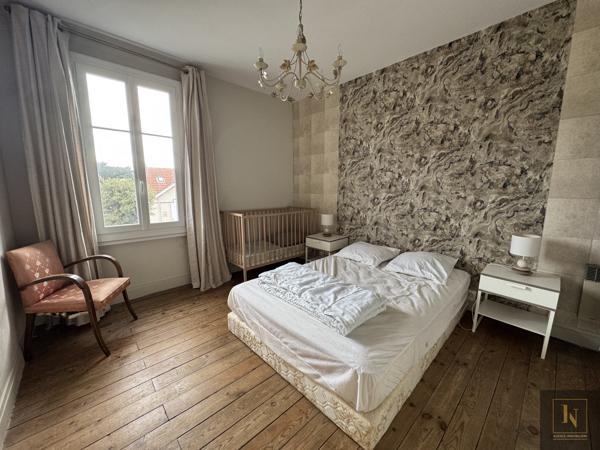 Maison
                                                                                                                                                                                                                                                                                                                        6 pièce(s)                                                                                                                                                                                                          4 chambre(s)                                                                                                                                                                                                          110  m²