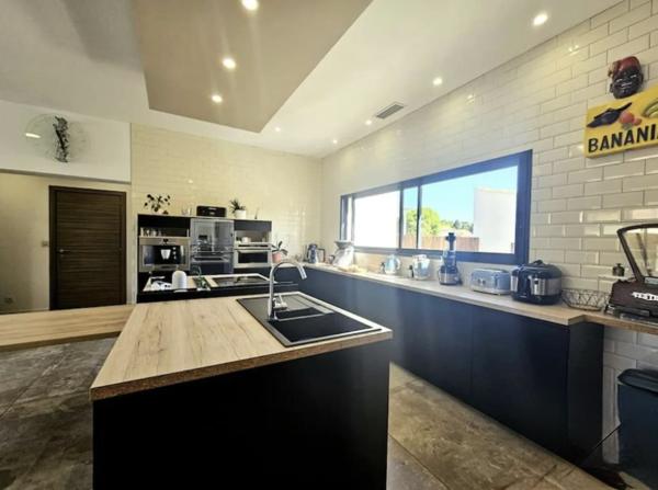 Maison
         8 pièces
        - 336 m² Bien prestige 800 000 € *
