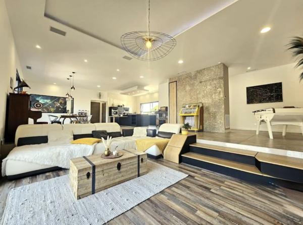 Maison
         8 pièces
        - 336 m² Bien prestige 800 000 € *