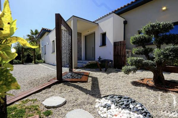 Maison
         8 pièces
        - 336 m² Bien prestige 800 000 € *