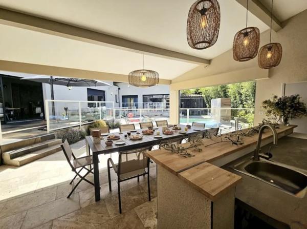 Maison
         8 pièces
        - 336 m² Bien prestige 800 000 € *